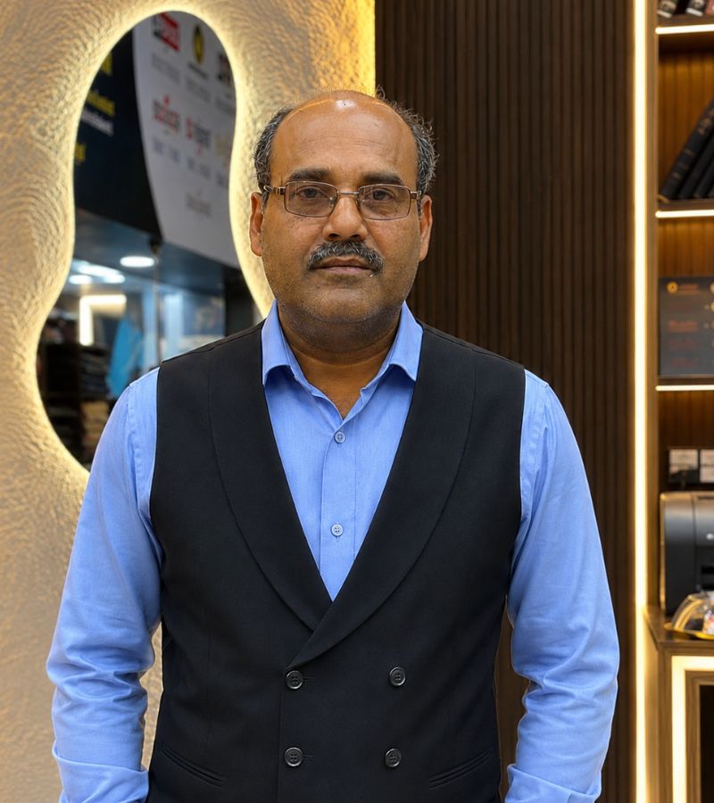 Noor – Master Tailor
